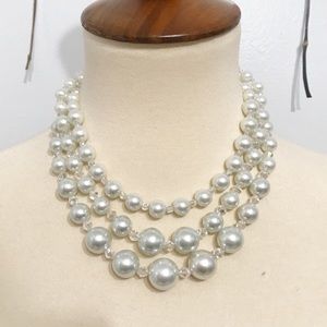 • Vintage • Glass Pearl Necklace